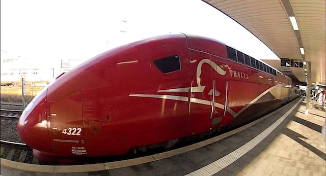 Trem Thalyes em Duesseldorf Hbf Trem Thalyes em Duesseldorf Hbf