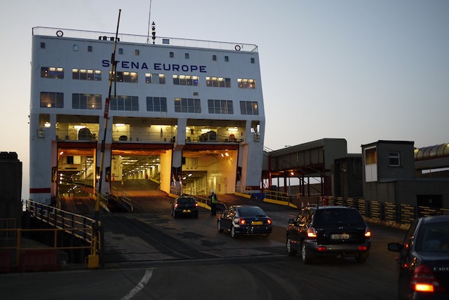 Carros no ferry para Dublin Carros no ferry para Dublin