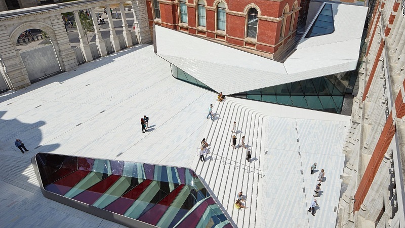 Praça de porcelana na V&A em Londres Praça de porcelana na V&A em Londres